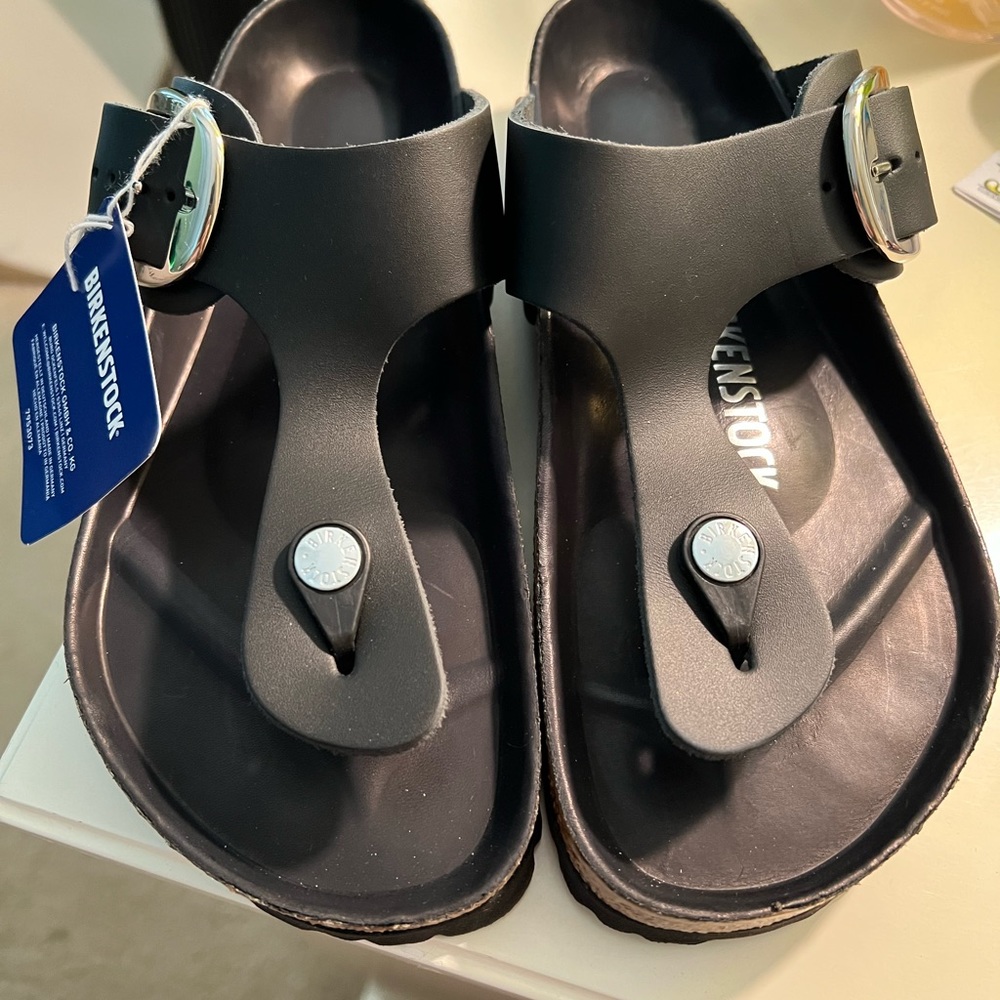 New! Birkenstock Gizeh Big Buckle Sandals. Black.